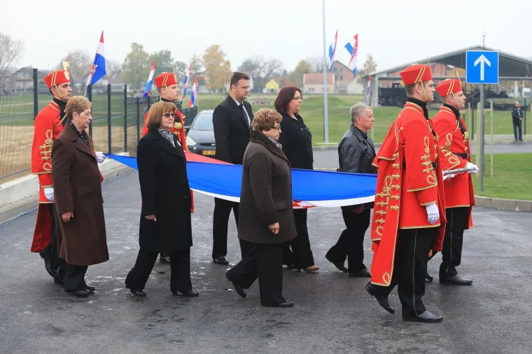HRVATSKA VOJSKA VRATILA SE U VUKOVAR: Pogledajte kako je izgledalo svečano otvorenje vojarne