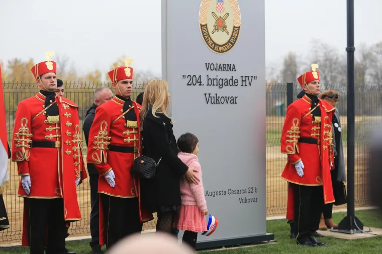 HRVATSKA VOJSKA VRATILA SE U VUKOVAR: Pogledajte kako je izgledalo svečano otvorenje vojarne