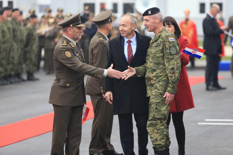 HRVATSKA VOJSKA VRATILA SE U VUKOVAR: Pogledajte kako je izgledalo svečano otvorenje vojarne