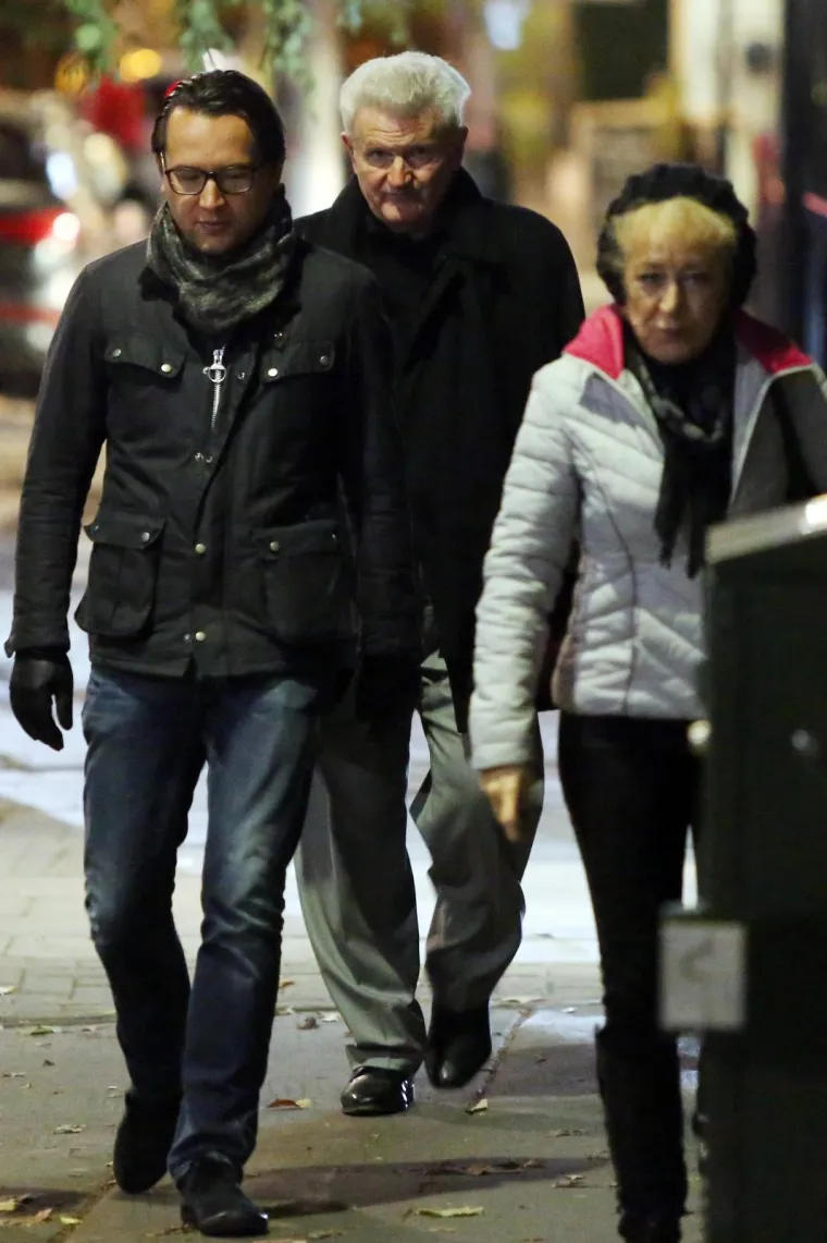 Skrivajući se iza prolaznika, Ivica Todorić javio se u policijsku postaju Kensington. Prema nalogu suda, ondje se mora javljati tri puta tjedno kako bi zadrzžao pravo na slobodu kretanja Londonom. Jamčevina je određena na 100 tisuća funti. 
Photo: Borna Filic/PIXSELL