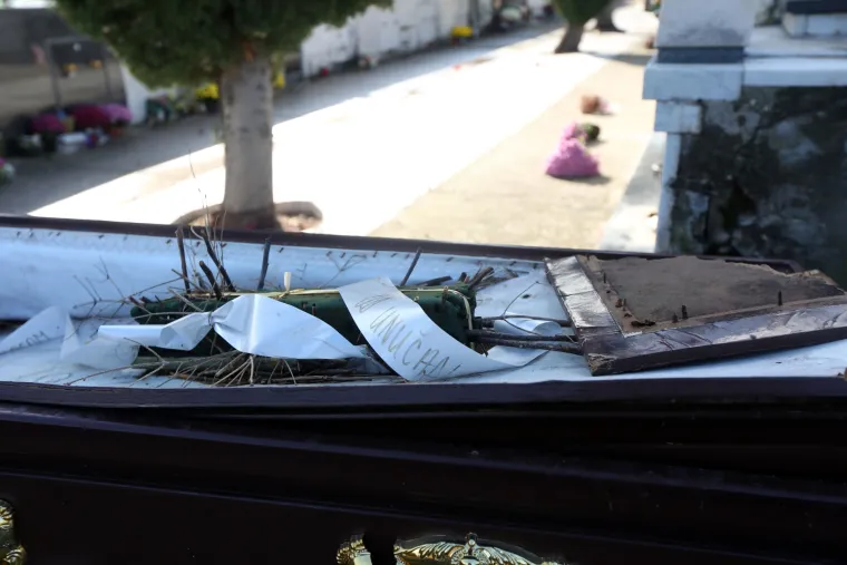 Morbidan slučaj u u Zablaću: izvadili pokojnika i ostavili prazan lijes na groblju