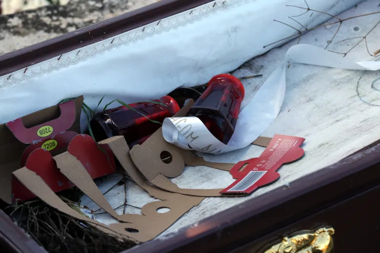 Morbidan slučaj u u Zablaću: izvadili pokojnika i ostavili prazan lijes na groblju