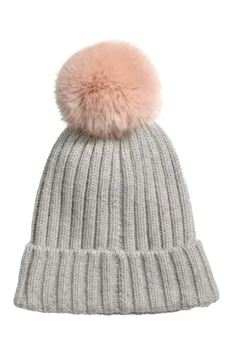 Kapa s pomponom, H&amp;M, 74,30 kuna