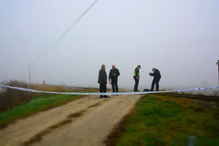 U prometnoj nesreći naleta vlaka na kombi ozlijeđen vozač kombija