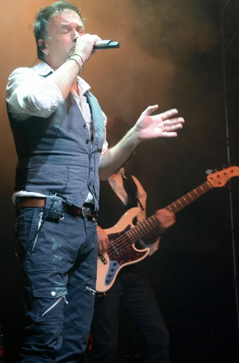 GIBONNI 'ZAPALIO' SI&Scaron;ČANE: Pjevač velikog srca nastupao za te&scaron;ko bolesnu djecu, sportska dvorana u Sisku bila je dupkom puna