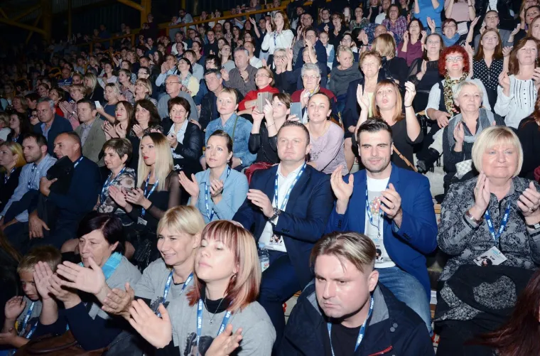 GIBONNI 'ZAPALIO' SI&Scaron;ČANE: Pjevač velikog srca nastupao za te&scaron;ko bolesnu djecu, sportska dvorana u Sisku bila je dupkom puna