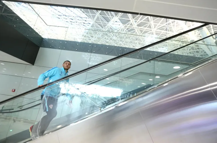 SRETNO, VATRENI: Dalić i ekipa otputovali u Pirej po konačnu potvrdu plasmana u Rusiju