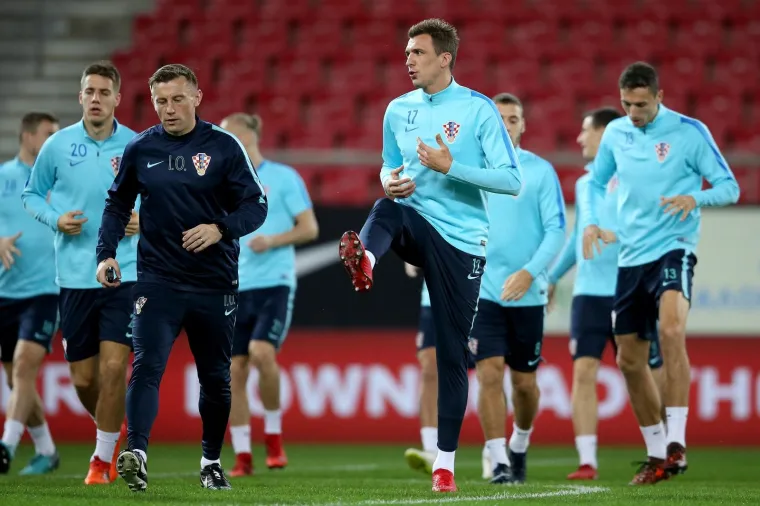 OVAKO JE IZGLEDAO TRENING HRVATSKE POD DETONACIJAMA U VRUĆEM PIREJU: Vatreni sad imaju jo&scaron; veći motiv