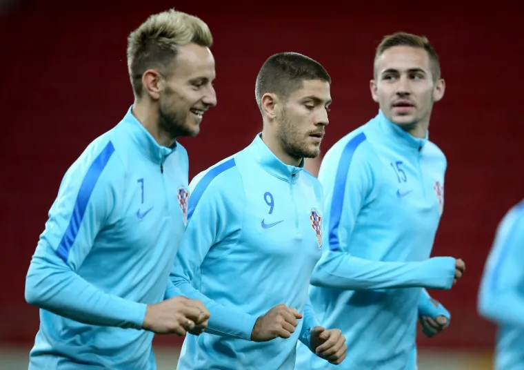 OVAKO JE IZGLEDAO TRENING HRVATSKE POD DETONACIJAMA U VRUĆEM PIREJU: Vatreni sad imaju jo&scaron; veći motiv