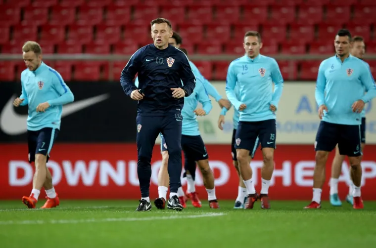 OVAKO JE IZGLEDAO TRENING HRVATSKE POD DETONACIJAMA U VRUĆEM PIREJU: Vatreni sad imaju jo&scaron; veći motiv