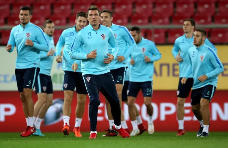 OVAKO JE IZGLEDAO TRENING HRVATSKE POD DETONACIJAMA U VRUĆEM PIREJU: Vatreni sad imaju jo&scaron; veći motiv