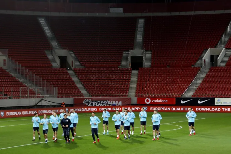 OVAKO JE IZGLEDAO TRENING HRVATSKE POD DETONACIJAMA U VRUĆEM PIREJU: Vatreni sad imaju jo&scaron; veći motiv