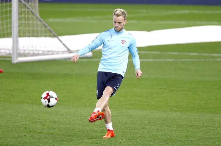 OVAKO JE IZGLEDAO TRENING HRVATSKE POD DETONACIJAMA U VRUĆEM PIREJU: Vatreni sad imaju jo&scaron; veći motiv