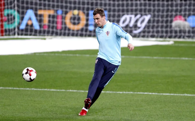 11.11.2017., Pirej, Grcka - Trening hrvatske nogometne reprezentacije na stadionu Georgios Karaiskakis, uoci sutrasnje kvalifikacijske utakmice za SP 2018. protiv Grcke. Mario Mandzukic. Photo: ActionSport/PIXSELL