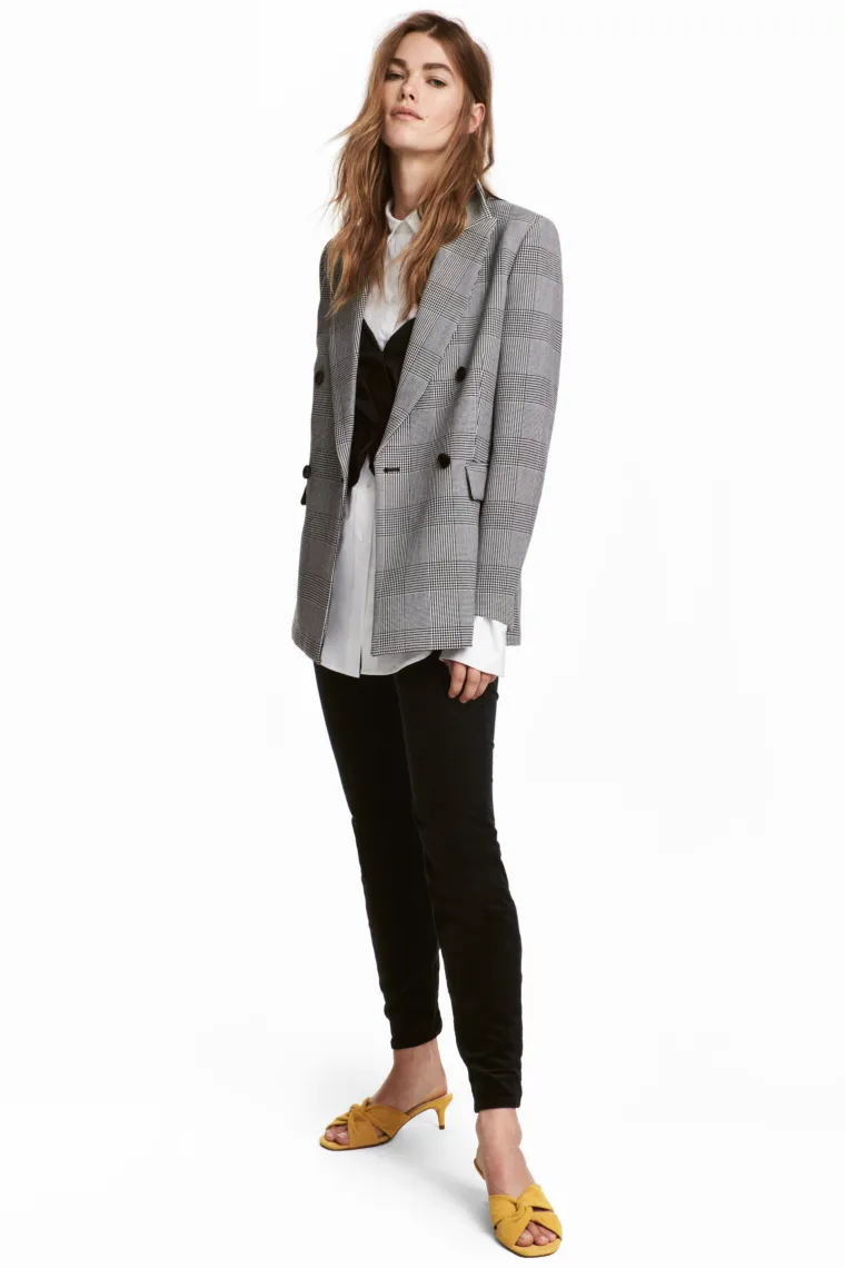 Uske hlače od samta, H&amp;M, 224,92 kune