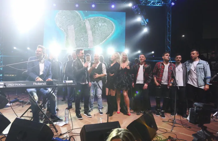 'HRVATSKA NOĆ' U FRANKFURTU: Pogledajte koja su velika imena hrvatske estrade zapjevala za Hrvate u iseljeni&scaron;tvu