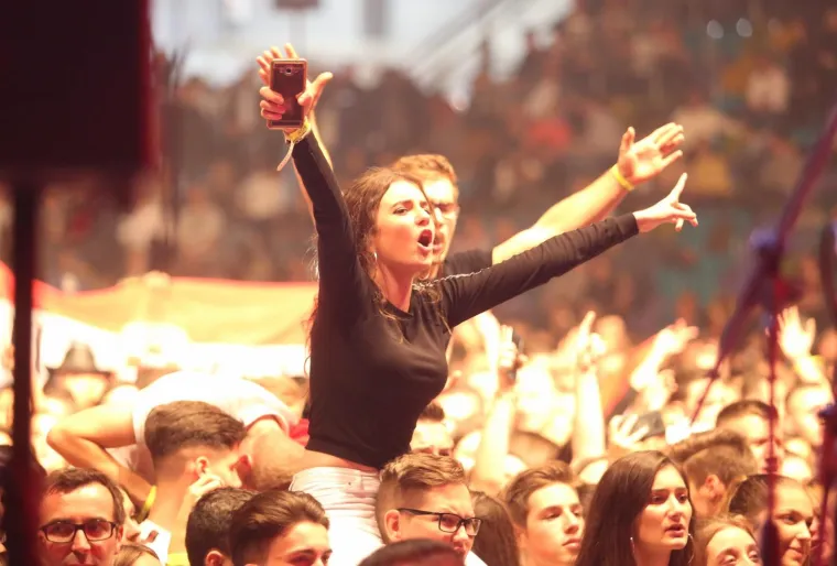 'HRVATSKA NOĆ' U FRANKFURTU: Pogledajte koja su velika imena hrvatske estrade zapjevala za Hrvate u iseljeni&scaron;tvu