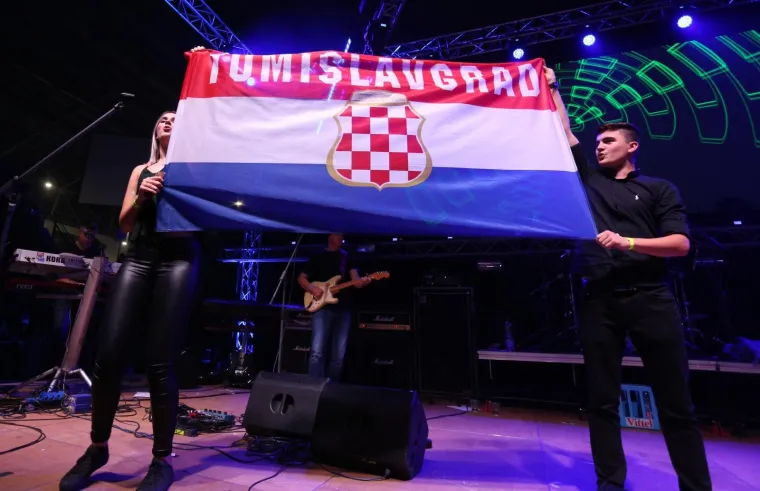 'HRVATSKA NOĆ' U FRANKFURTU: Pogledajte koja su velika imena hrvatske estrade zapjevala za Hrvate u iseljeni&scaron;tvu