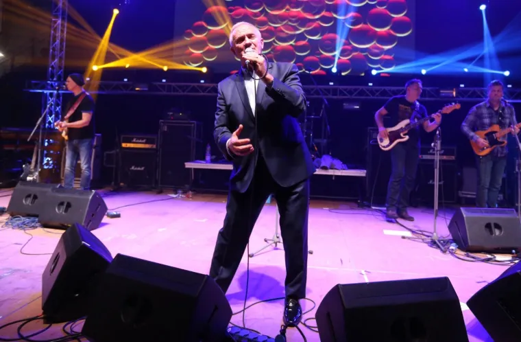 'HRVATSKA NOĆ' U FRANKFURTU: Pogledajte koja su velika imena hrvatske estrade zapjevala za Hrvate u iseljeni&scaron;tvu