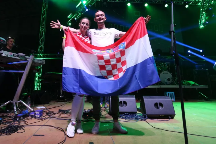 'HRVATSKA NOĆ' U FRANKFURTU: Pogledajte koja su velika imena hrvatske estrade zapjevala za Hrvate u iseljeni&scaron;tvu