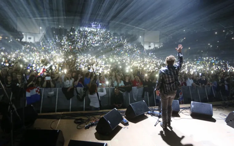 'HRVATSKA NOĆ' U FRANKFURTU: Pogledajte koja su velika imena hrvatske estrade zapjevala za Hrvate u iseljeni&scaron;tvu