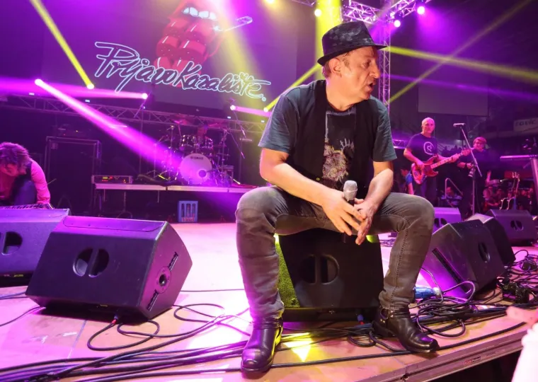 'HRVATSKA NOĆ' U FRANKFURTU: Pogledajte koja su velika imena hrvatske estrade zapjevala za Hrvate u iseljeni&scaron;tvu