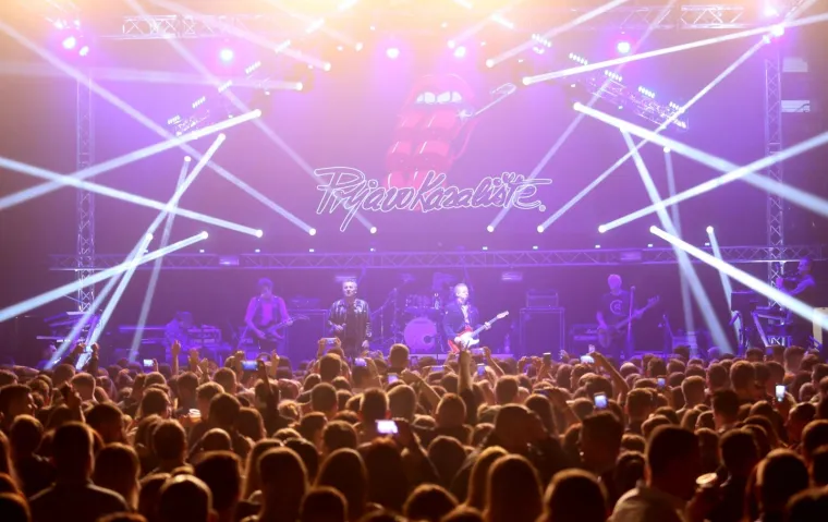 'HRVATSKA NOĆ' U FRANKFURTU: Pogledajte koja su velika imena hrvatske estrade zapjevala za Hrvate u iseljeni&scaron;tvu