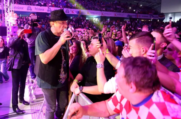 'HRVATSKA NOĆ' U FRANKFURTU: Pogledajte koja su velika imena hrvatske estrade zapjevala za Hrvate u iseljeni&scaron;tvu