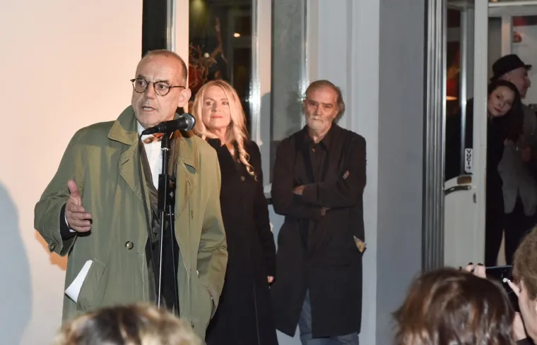 Na potezu od restorana Vinodol do restorana Blato u Zagrebu održana je Vinska tura povodom 62. godi&scaron;njice smrti pjesnika Tina Ujevića.