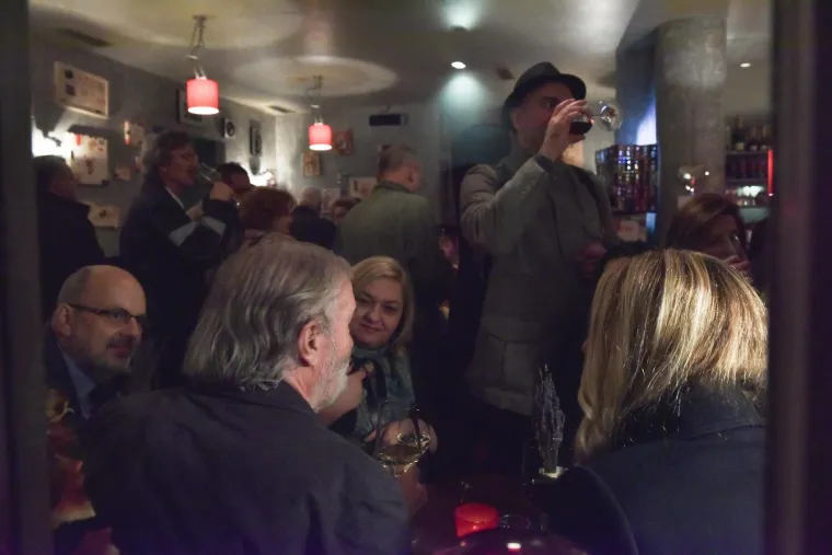 Na potezu od restorana Vinodol do restorana Blato u Zagrebu održana je Vinska tura povodom 62. godi&scaron;njice smrti pjesnika Tina Ujevića.