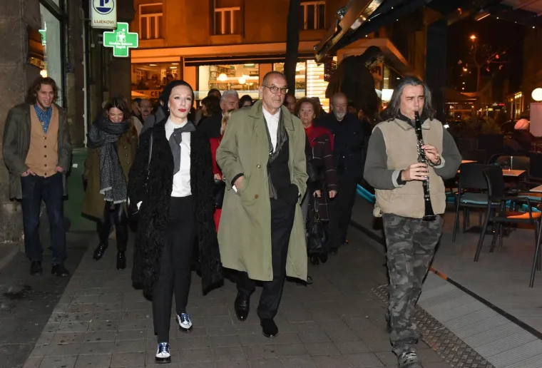 Na potezu od restorana Vinodol do restorana Blato u Zagrebu održana je Vinska tura povodom 62. godi&scaron;njice smrti pjesnika Tina Ujevića.