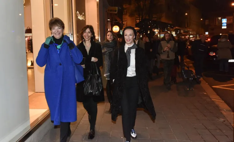 Na potezu od restorana Vinodol do restorana Blato u Zagrebu održana je Vinska tura povodom 62. godi&scaron;njice smrti pjesnika Tina Ujevića.