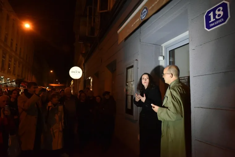 Na potezu od restorana Vinodol do restorana Blato u Zagrebu održana je Vinska tura povodom 62. godi&scaron;njice smrti pjesnika Tina Ujevića.