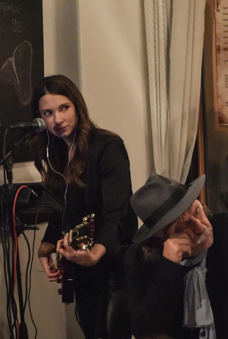 Na potezu od restorana Vinodol do restorana Blato u Zagrebu održana je Vinska tura povodom 62. godi&scaron;njice smrti pjesnika Tina Ujevića.