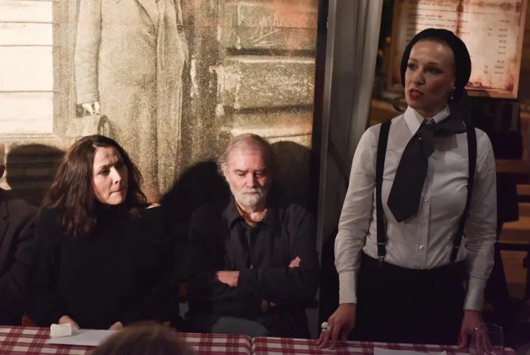 Na potezu od restorana Vinodol do restorana Blato u Zagrebu održana je Vinska tura povodom 62. godi&scaron;njice smrti pjesnika Tina Ujevića.