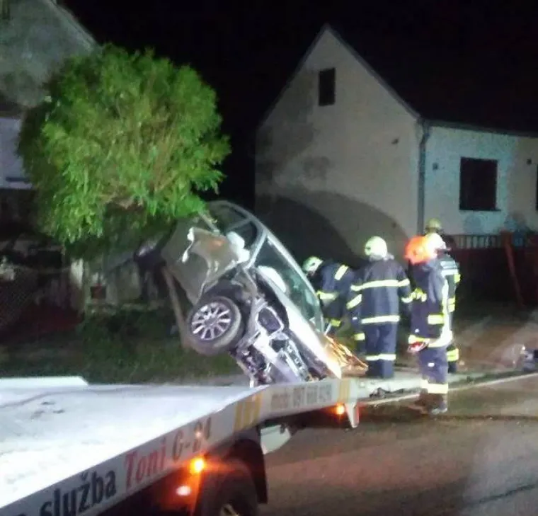 Vozač izgubio kontrolu nad automobilom i udario u dvori&scaron;nu ogradu