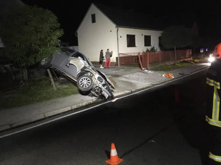 Vozač izgubio kontrolu nad automobilom i udario u dvori&scaron;nu ogradu