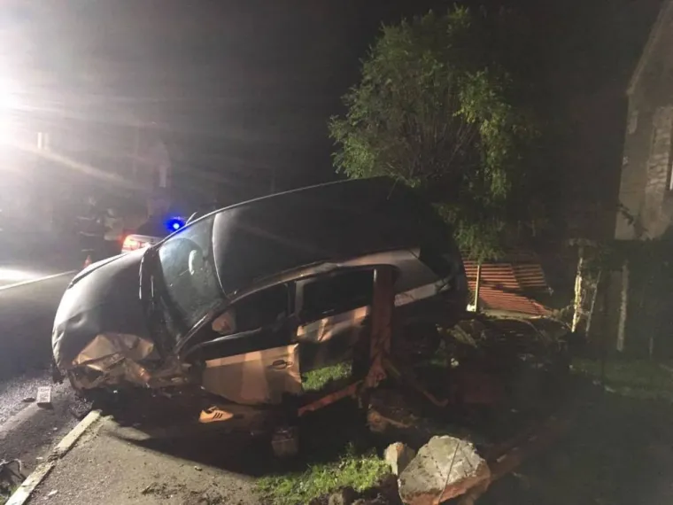 Vozač izgubio kontrolu nad automobilom i udario u dvori&scaron;nu ogradu