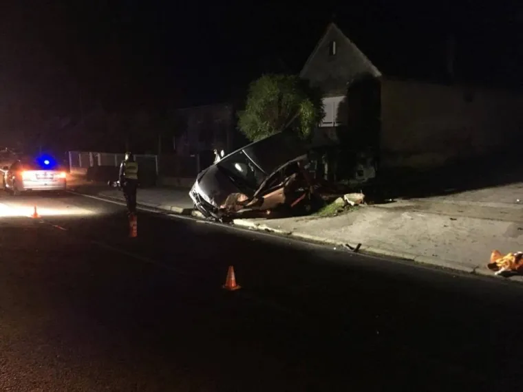 Vozač izgubio kontrolu nad automobilom i udario u dvori&scaron;nu ogradu