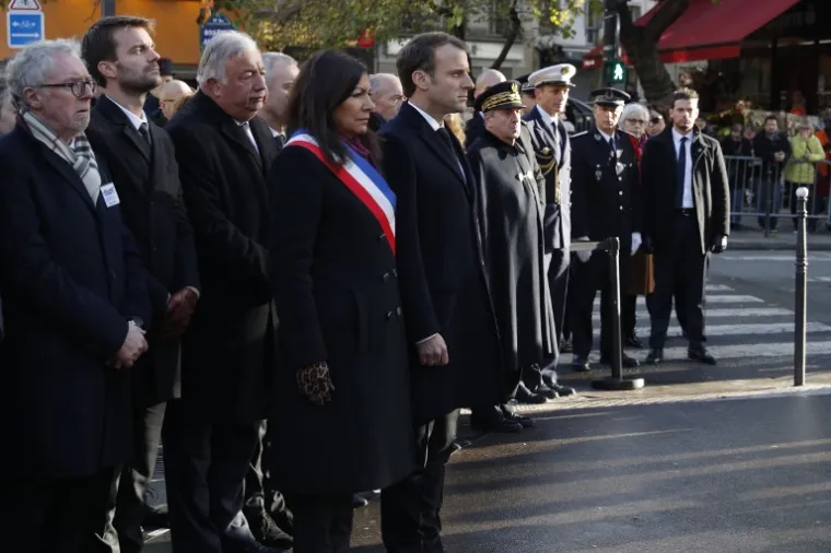 FRANCUSKI PREDSJEDNIK PUŠTAO BALONE: Pariz odaje počast žrtvama terorističkog napada iz 2015. godine