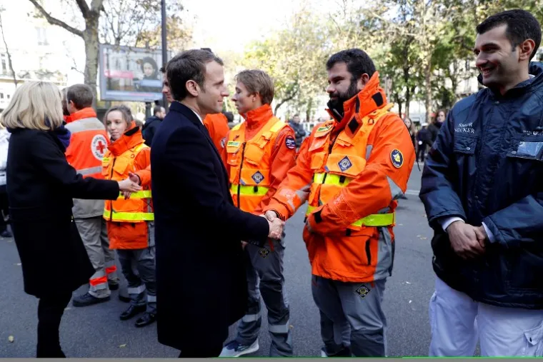FRANCUSKI PREDSJEDNIK PUŠTAO BALONE: Pariz odaje počast žrtvama terorističkog napada iz 2015. godine