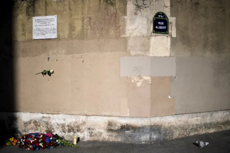 FRANCUSKI PREDSJEDNIK PUŠTAO BALONE: Pariz odaje počast žrtvama terorističkog napada iz 2015. godine