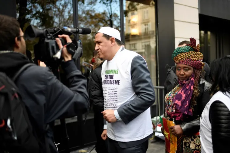 FRANCUSKI PREDSJEDNIK PUŠTAO BALONE: Pariz odaje počast žrtvama terorističkog napada iz 2015. godine