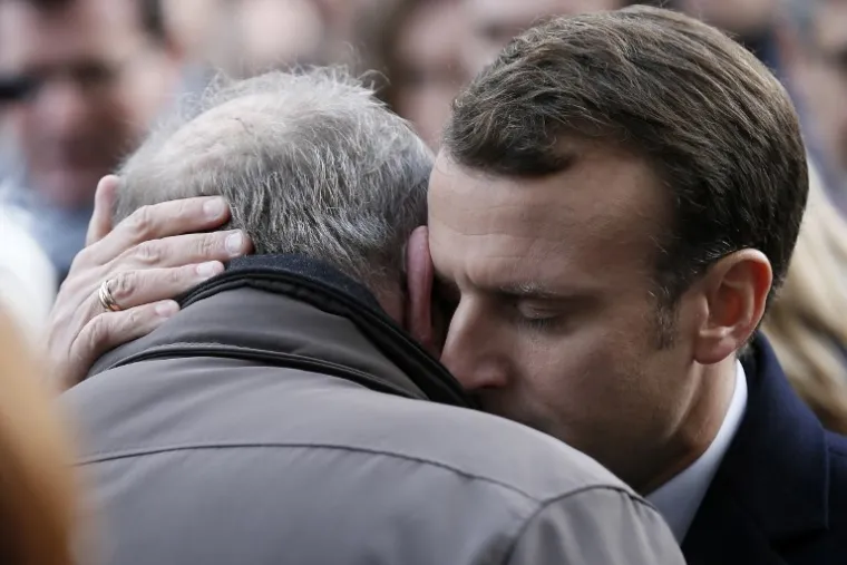 FRANCUSKI PREDSJEDNIK PUŠTAO BALONE: Pariz odaje počast žrtvama terorističkog napada iz 2015. godine