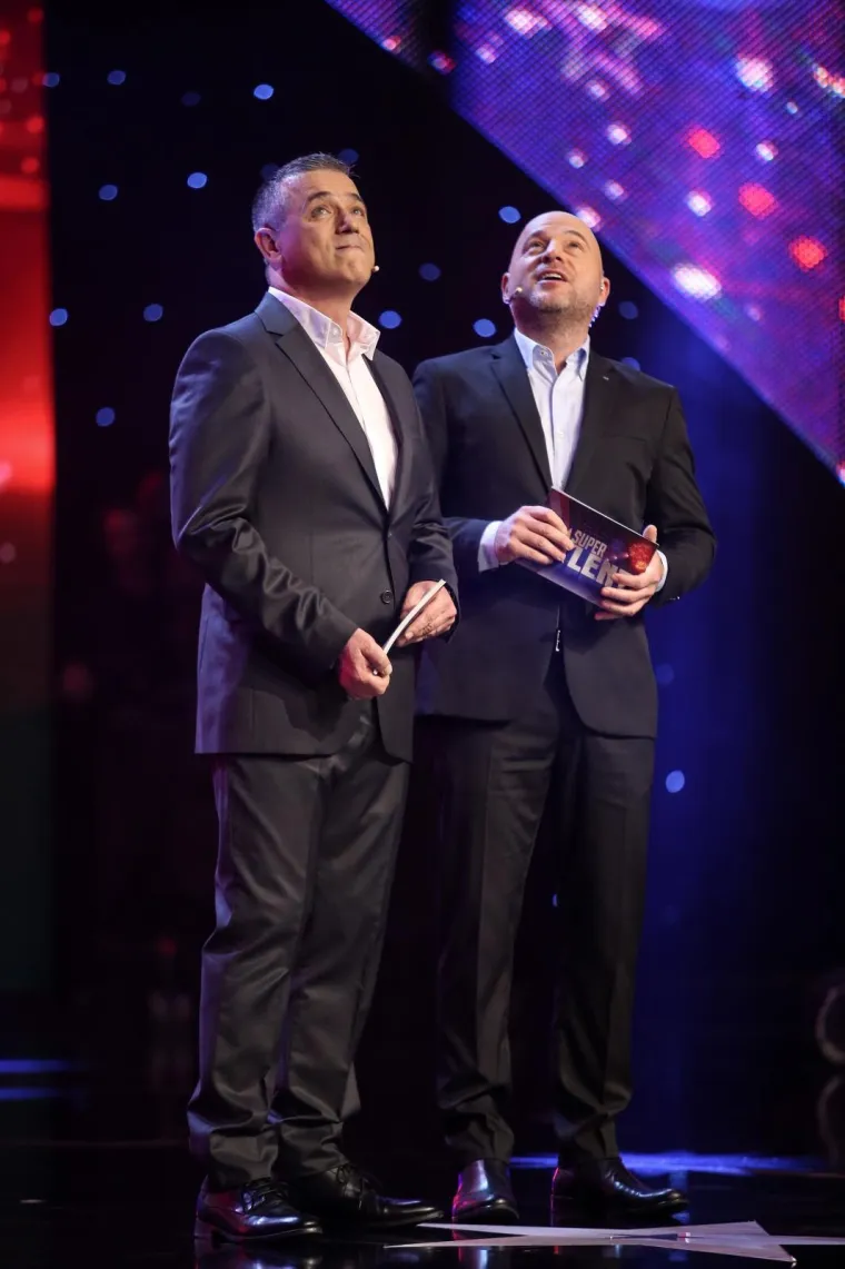 OVAKO TO IZGLEDA KADA SE KAMERE OKRENU: Pogledajte atmosferu sa snimanja druge polufinalne emisije 'Supertalenta'