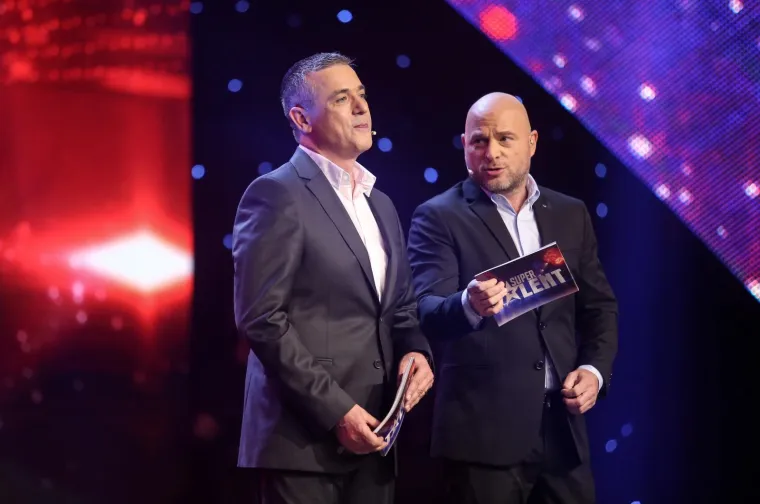 OVAKO TO IZGLEDA KADA SE KAMERE OKRENU: Pogledajte atmosferu sa snimanja druge polufinalne emisije 'Supertalenta'