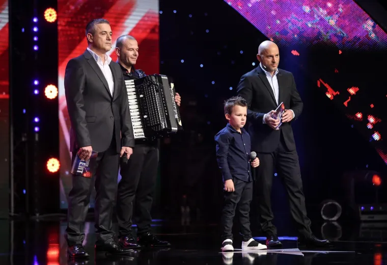 OVAKO TO IZGLEDA KADA SE KAMERE OKRENU: Pogledajte atmosferu sa snimanja druge polufinalne emisije 'Supertalenta'