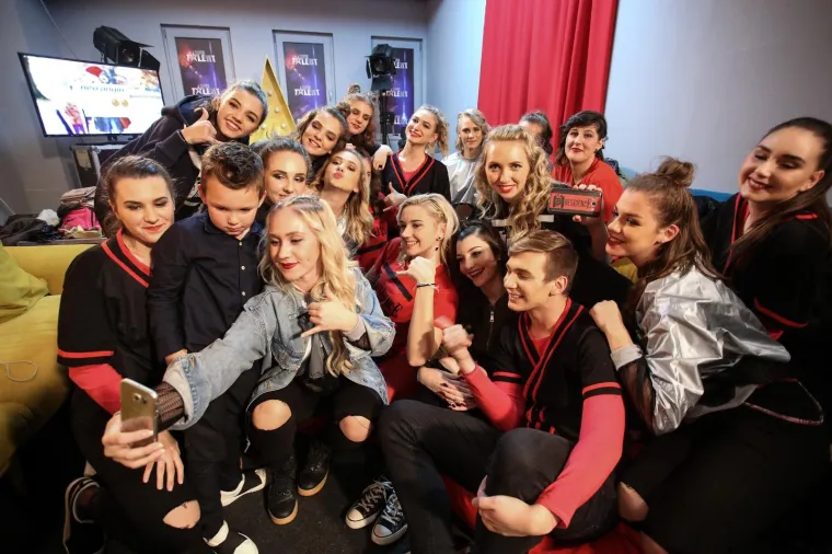 OVAKO TO IZGLEDA KADA SE KAMERE OKRENU: Pogledajte atmosferu sa snimanja druge polufinalne emisije 'Supertalenta'