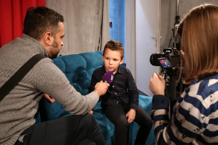 OVAKO TO IZGLEDA KADA SE KAMERE OKRENU: Pogledajte atmosferu sa snimanja druge polufinalne emisije 'Supertalenta'