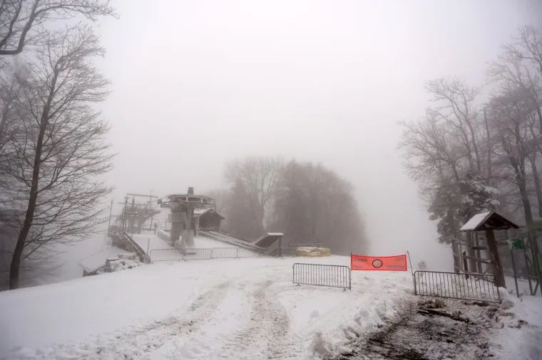 SNJEŽNI POKRIVAČ ZABIJELIO SLJEME: Od ranog jutra pada snijeg, pogledajte čarobne prizore na Medvednici